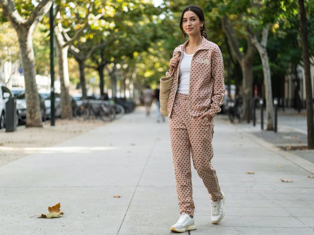 modne buty do sukienki dresowej